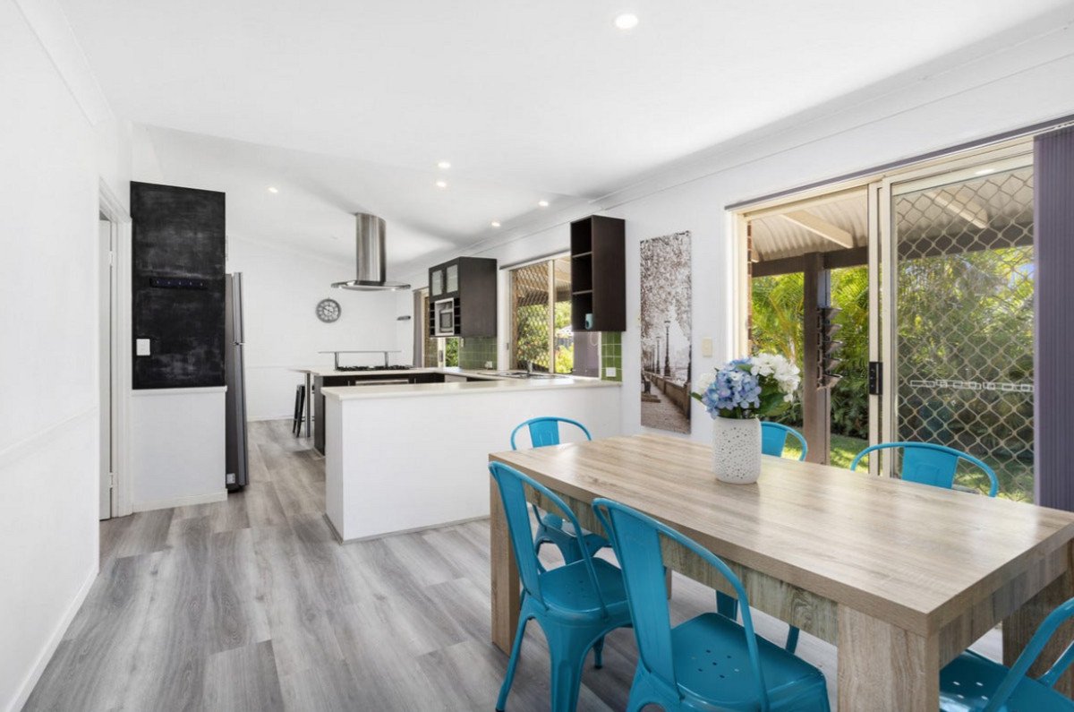 30 Whitehead Drive BURLEIGH WATERS 5