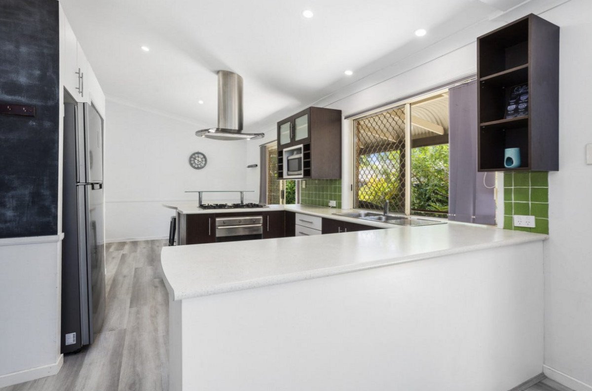 30 Whitehead Drive BURLEIGH WATERS 6