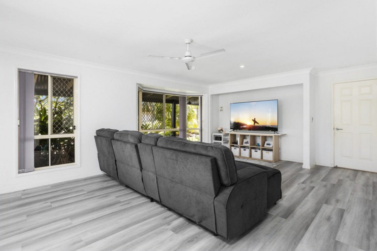 30 Whitehead Drive BURLEIGH WATERS 8