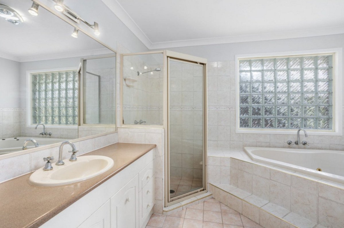 30 Whitehead Drive BURLEIGH WATERS 13