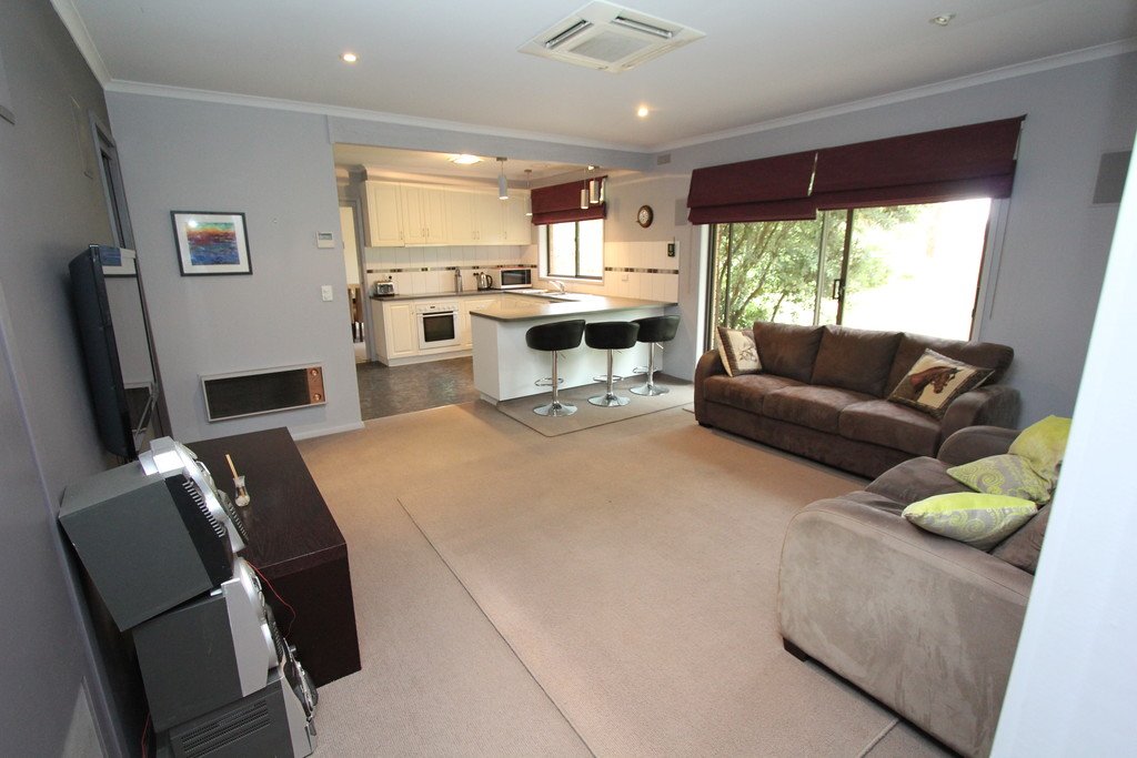 300 Greenhill Road MOUNT HELEN 3