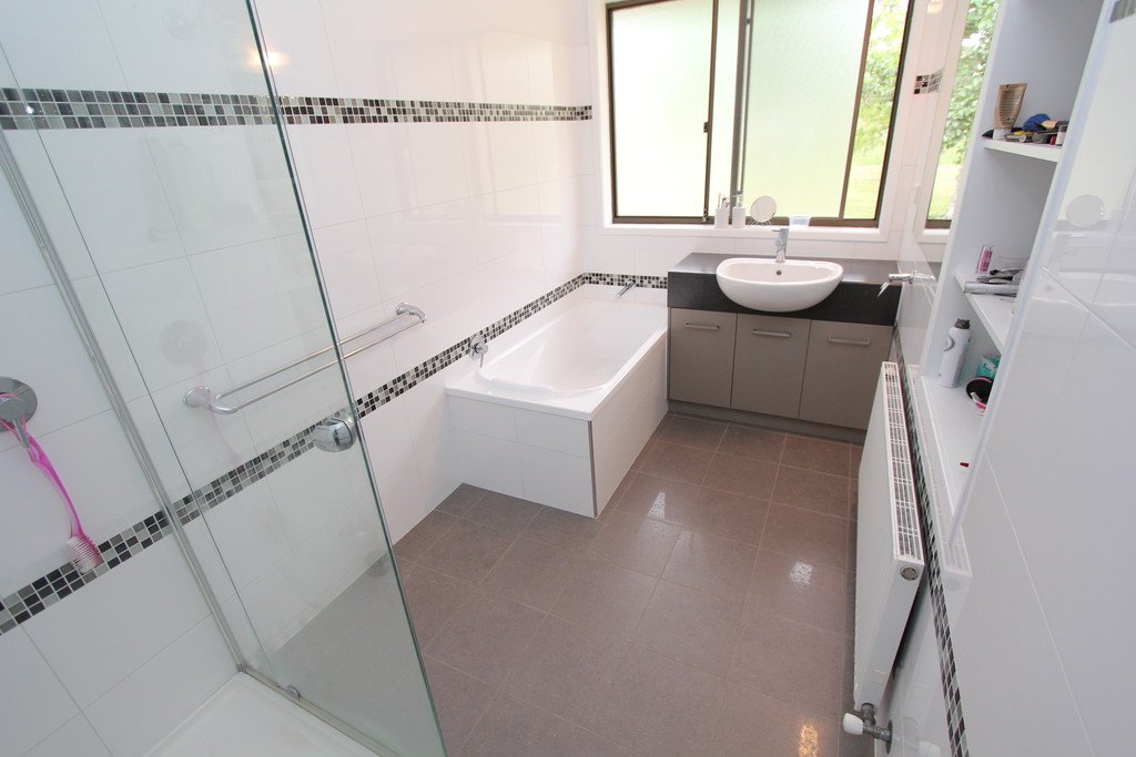 300 Greenhill Road MOUNT HELEN 10