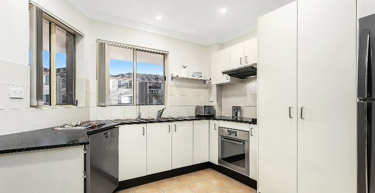 30/1 Hillview Street ROSELANDS 2