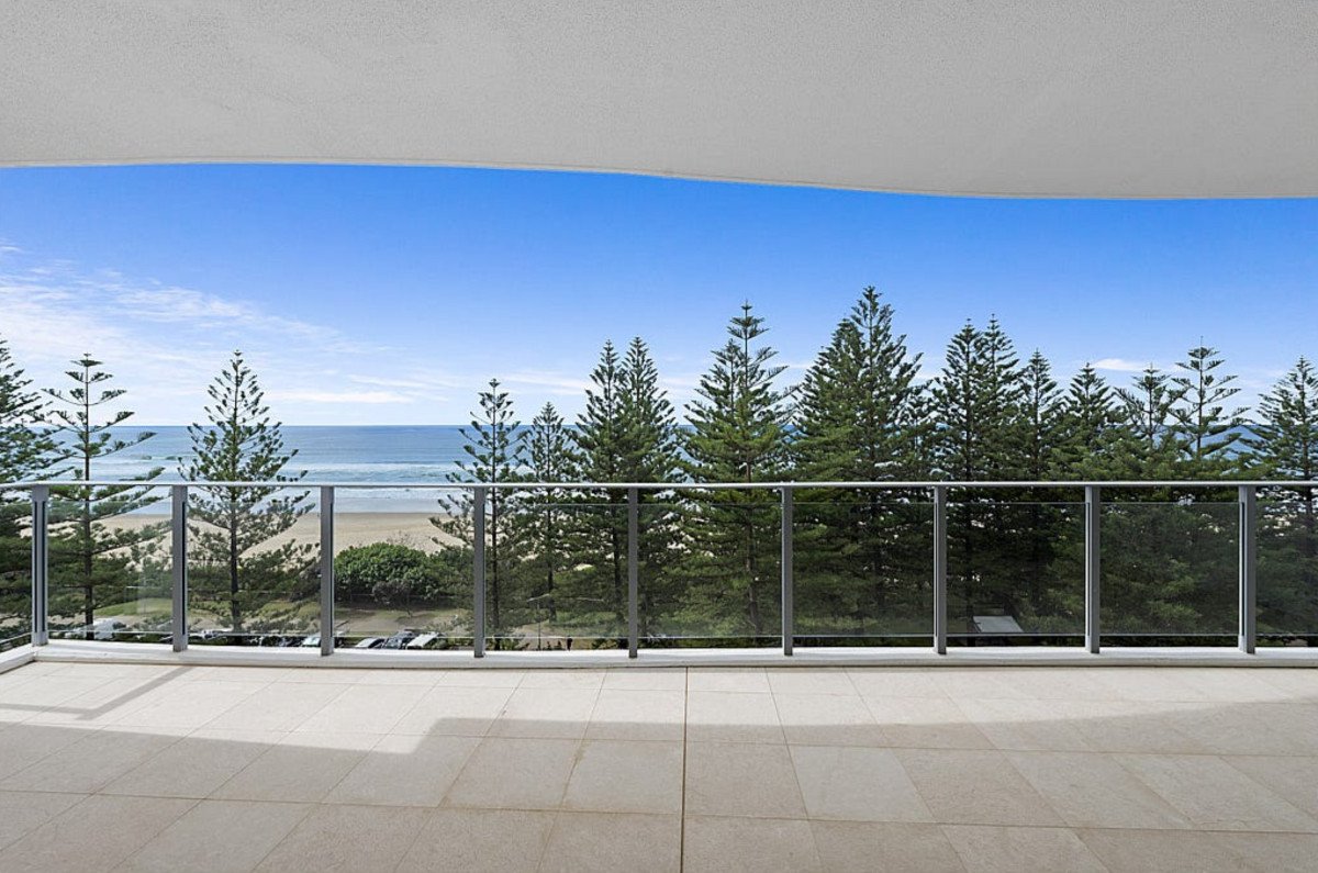 30/106 The Esplanade Burleigh Heads 2