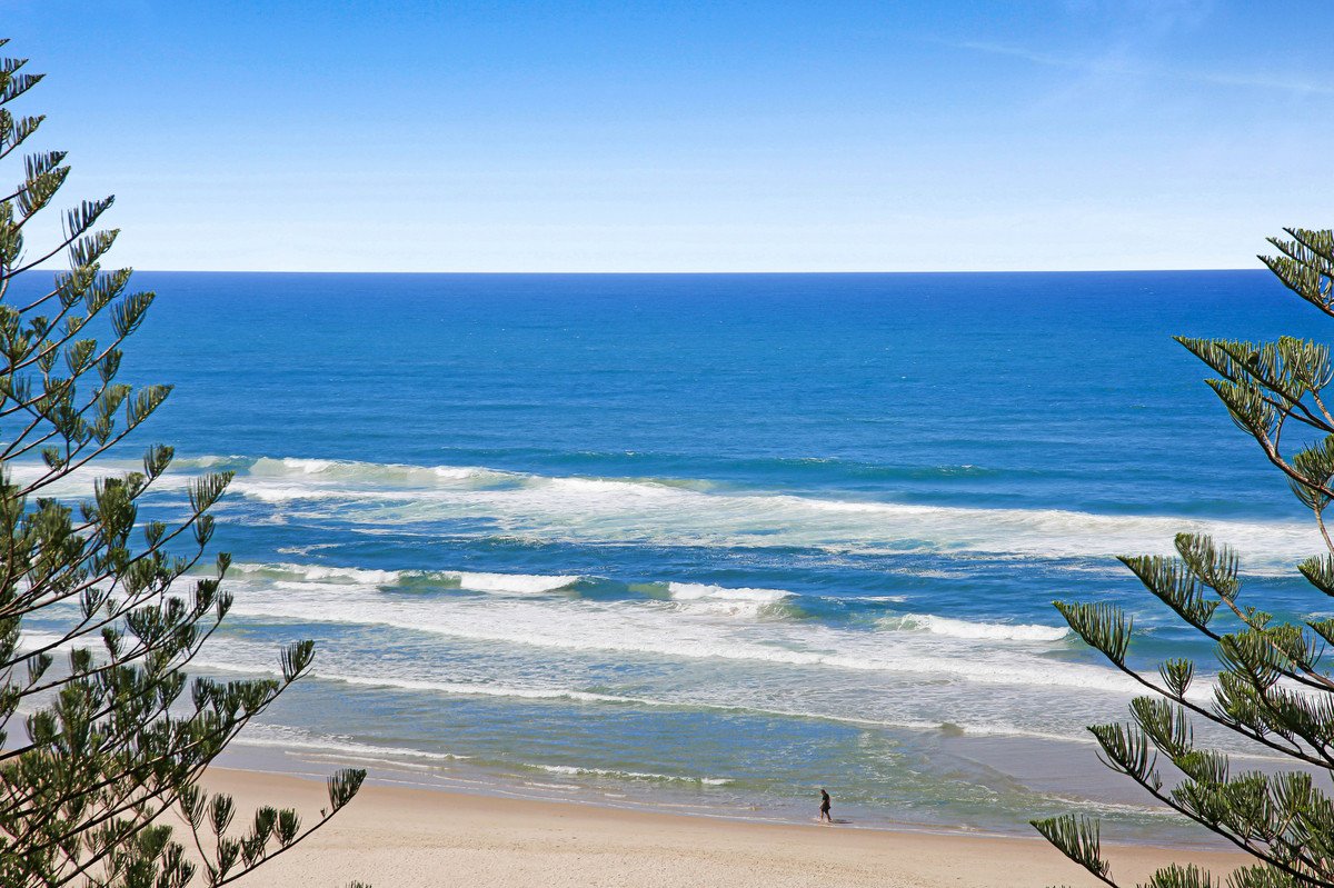 30/106 The Esplanade Burleigh Heads 3