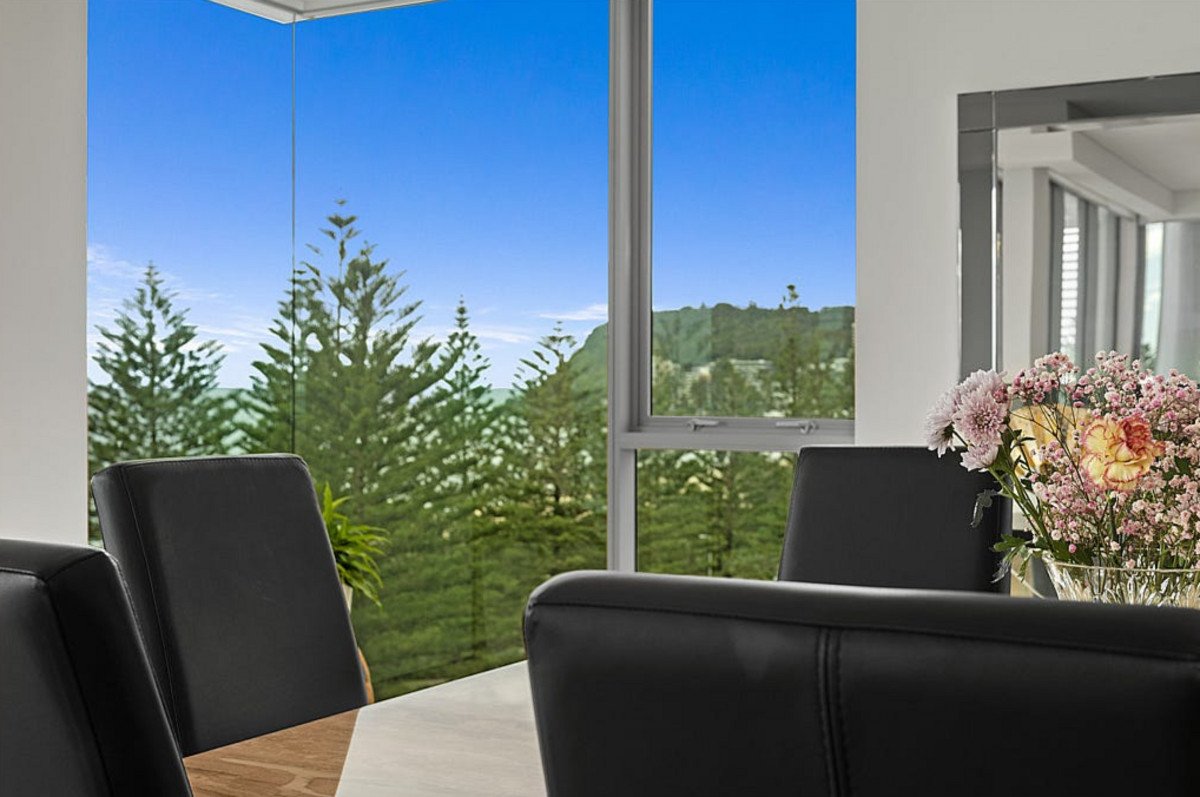 30/106 The Esplanade Burleigh Heads 7