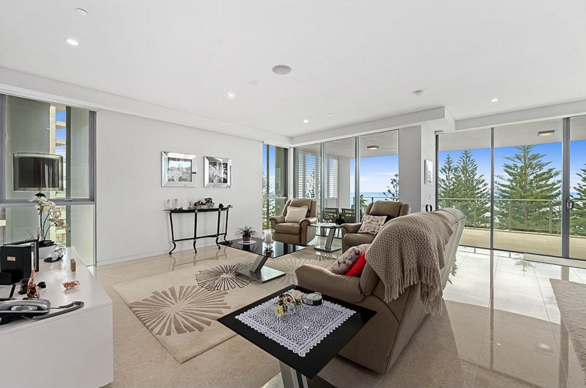 30/106 The Esplanade Burleigh Heads 8