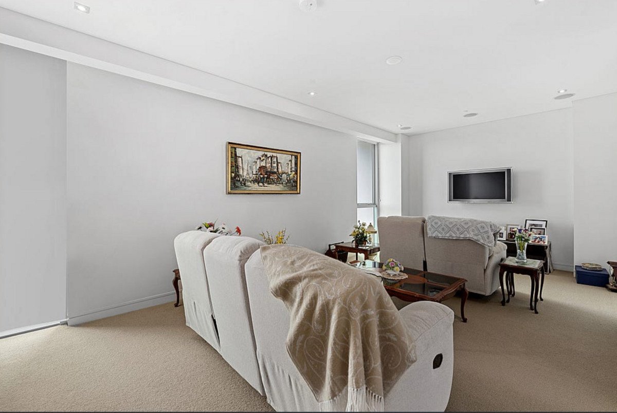 30/106 The Esplanade Burleigh Heads 13