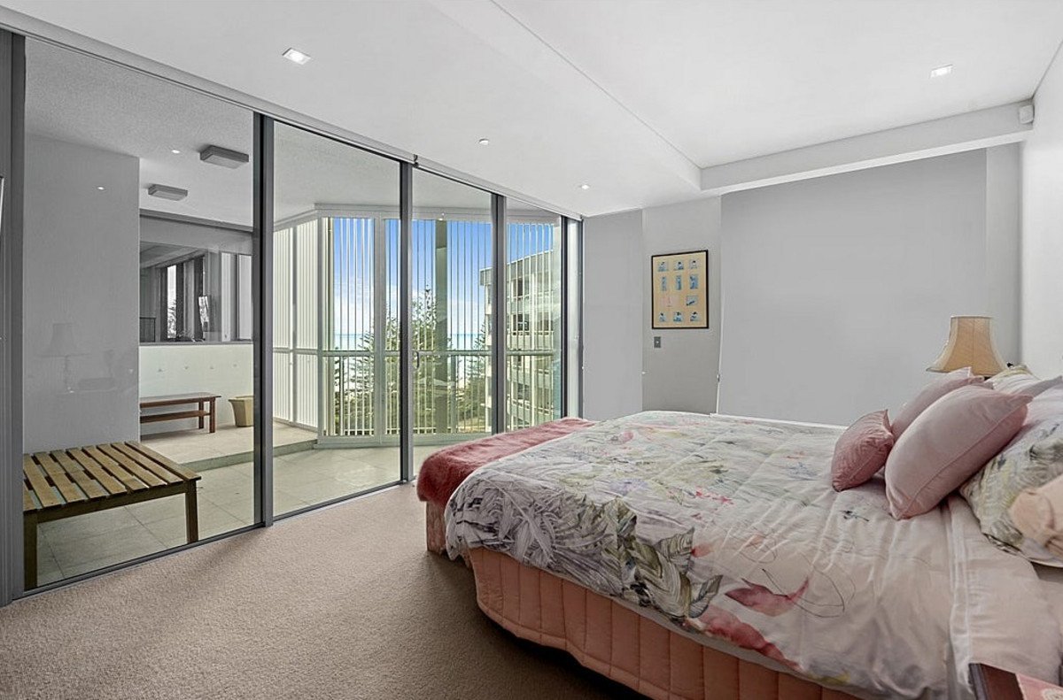 30/106 The Esplanade Burleigh Heads 14
