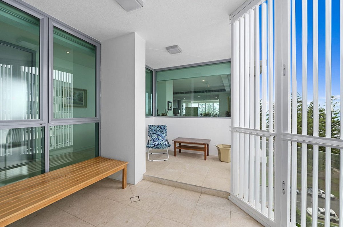 30/106 The Esplanade Burleigh Heads 16