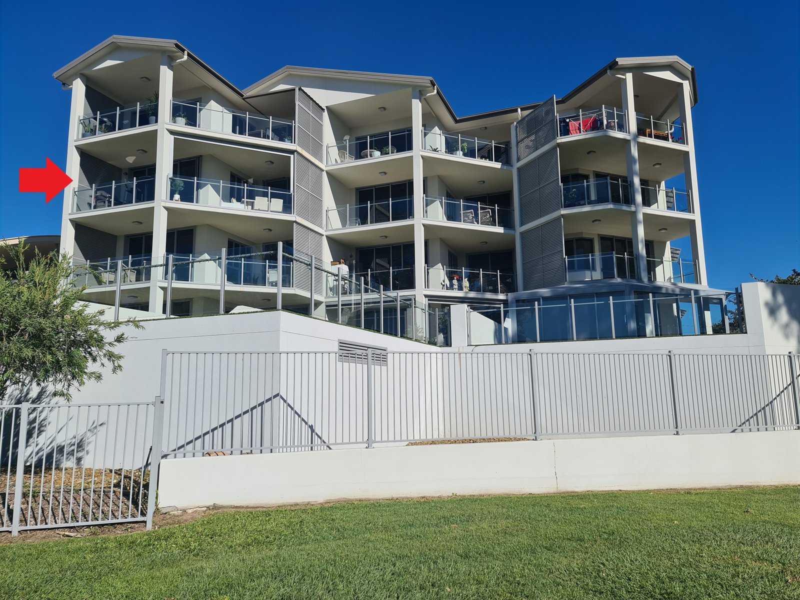 301/10 WYNDHAM Avenue BOYNE ISLAND 2