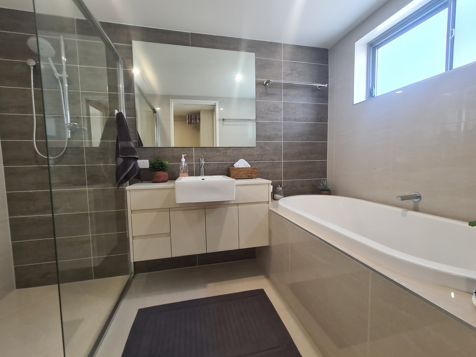 301/10 WYNDHAM Avenue BOYNE ISLAND 12