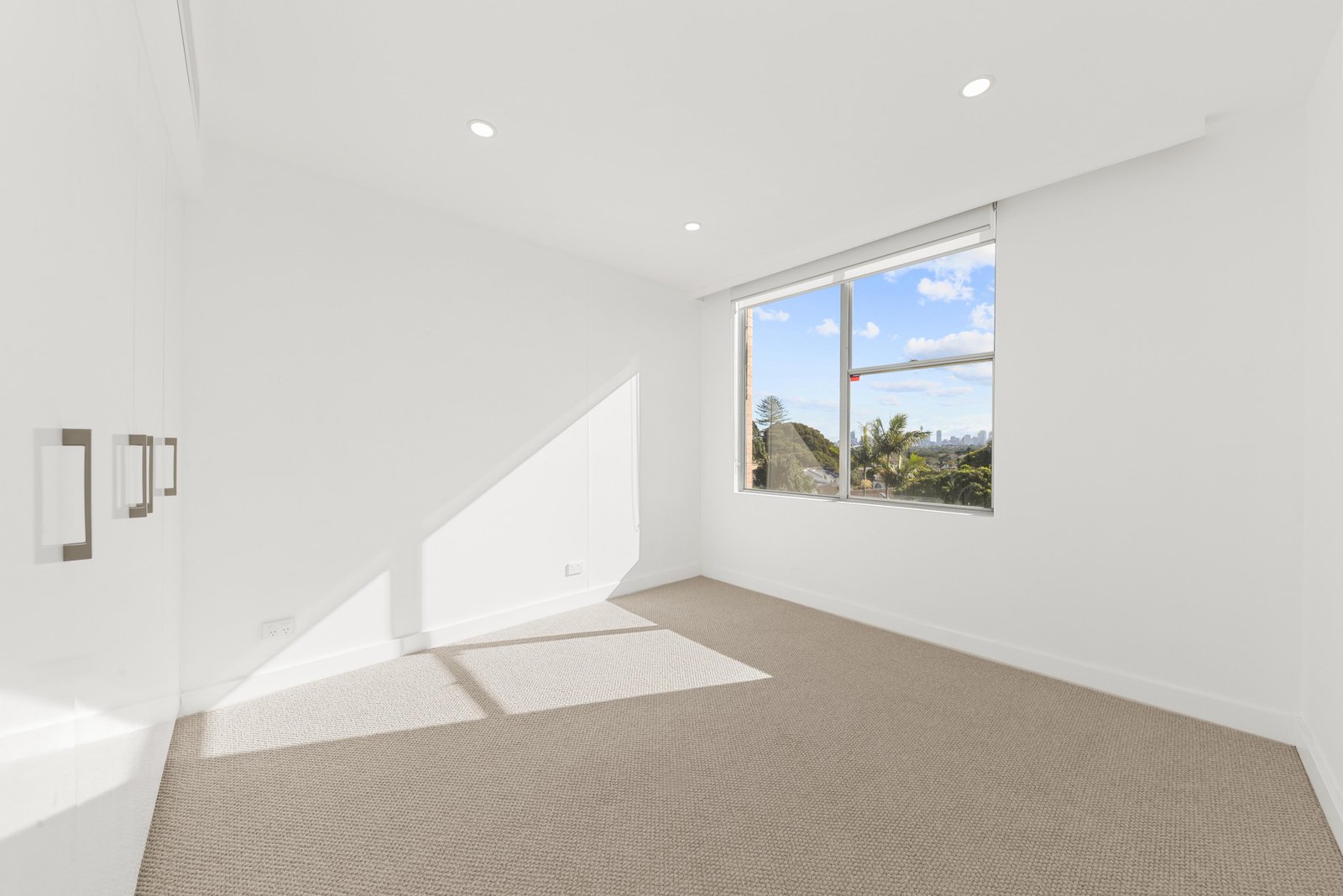 301/2 Roscrea Avenue RANDWICK 3