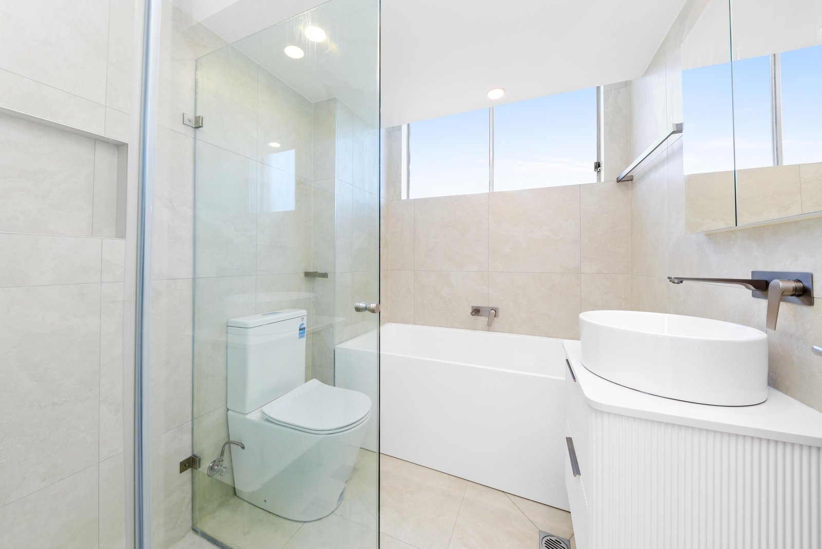 301/2 Roscrea Avenue RANDWICK 5