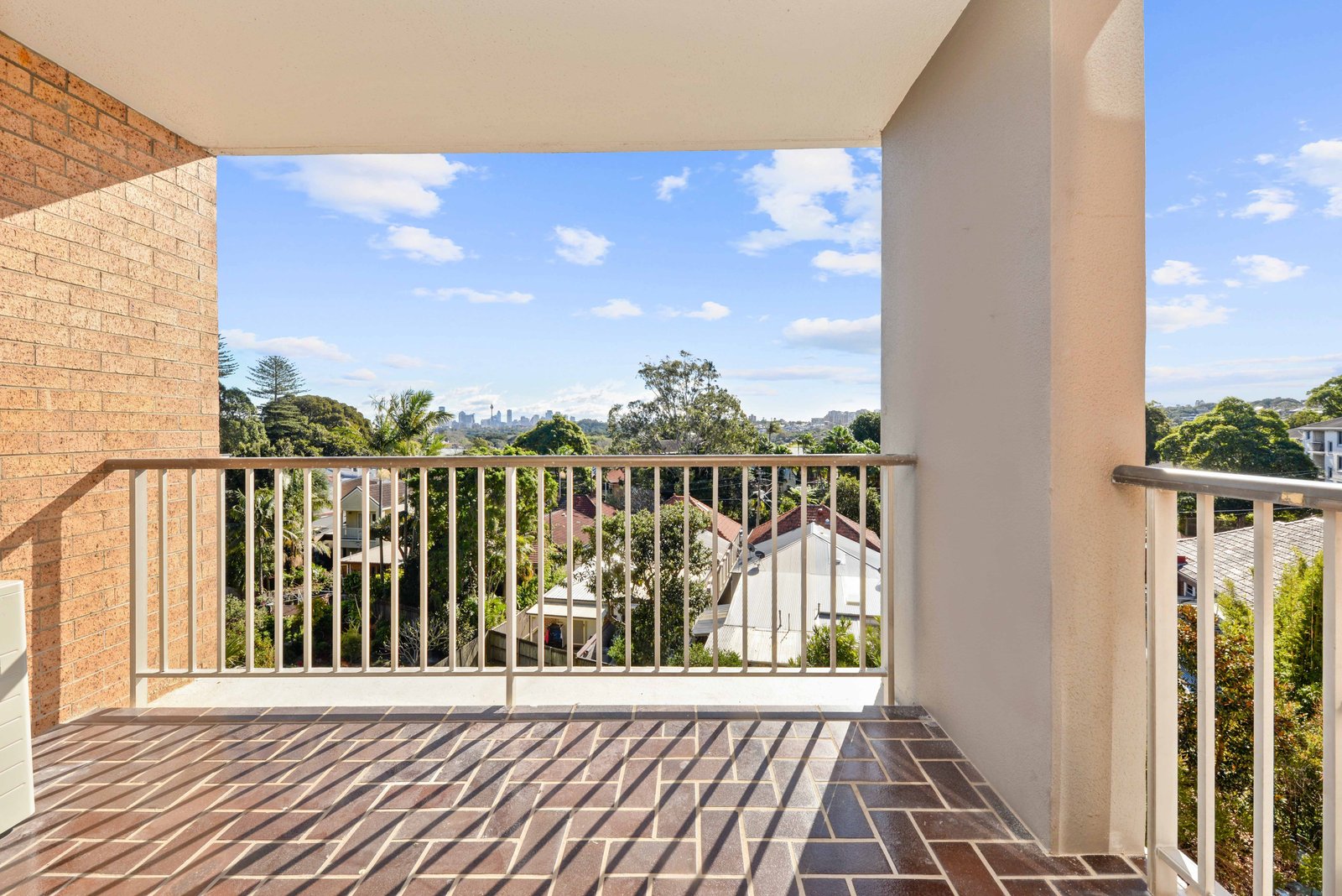 301/2 Roscrea Avenue RANDWICK 6