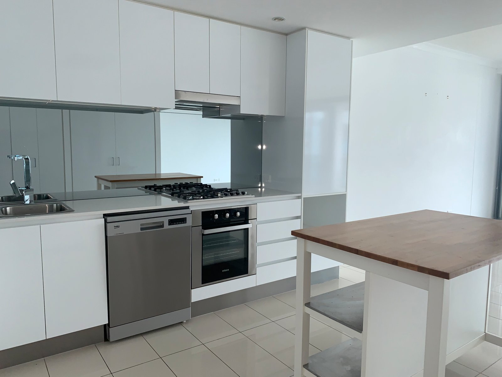 301/43 Harbour Town Drive BIGGERA WATERS 2