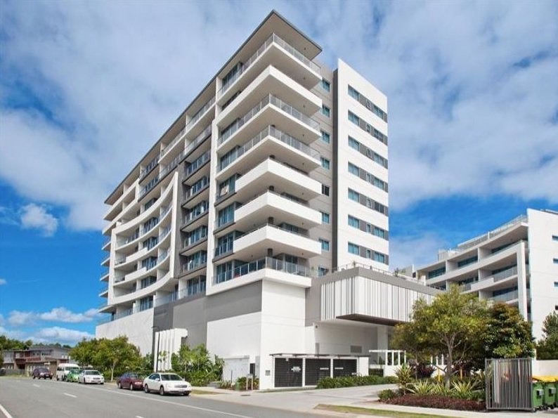 301/43 Harbour Town Drive BIGGERA WATERS 11