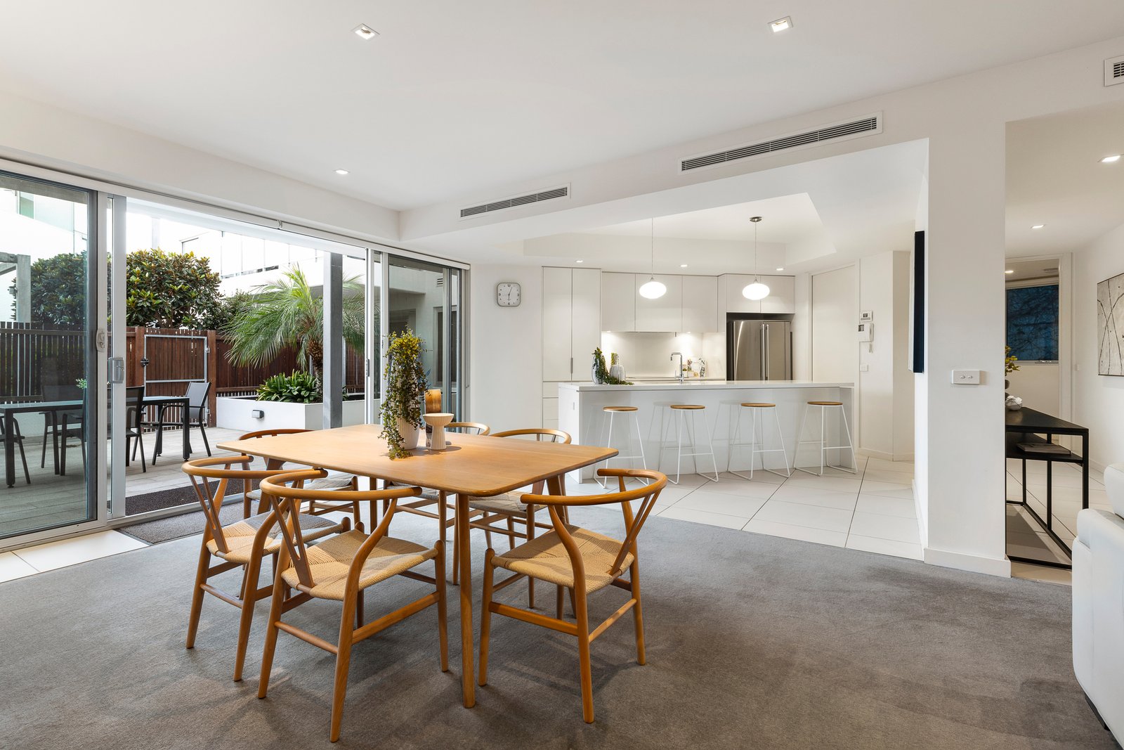 Gallery: 30/15 Beach Road