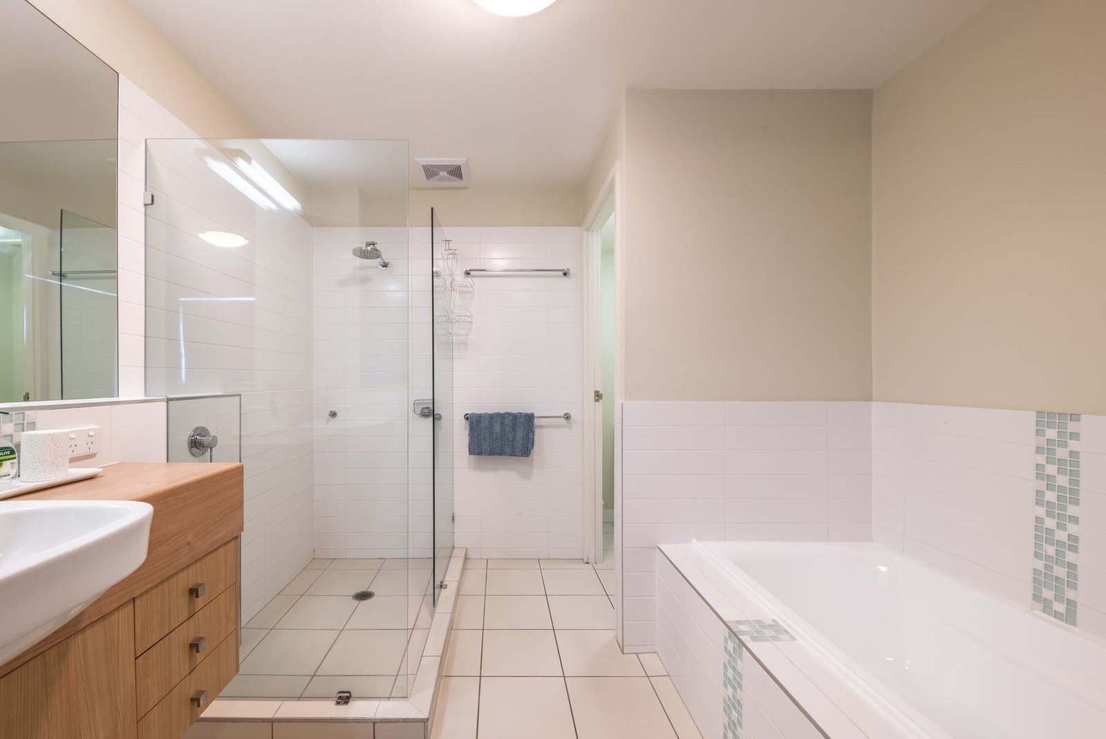 30/15 Flame Tree Court AIRLIE BEACH 10