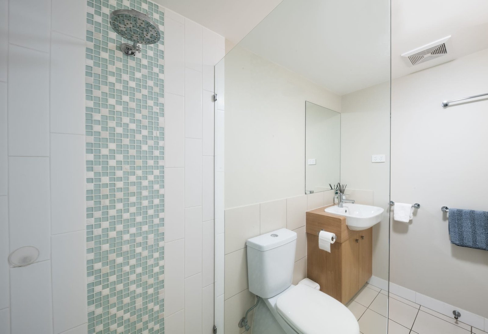 30/15 Flame Tree Court AIRLIE BEACH 12