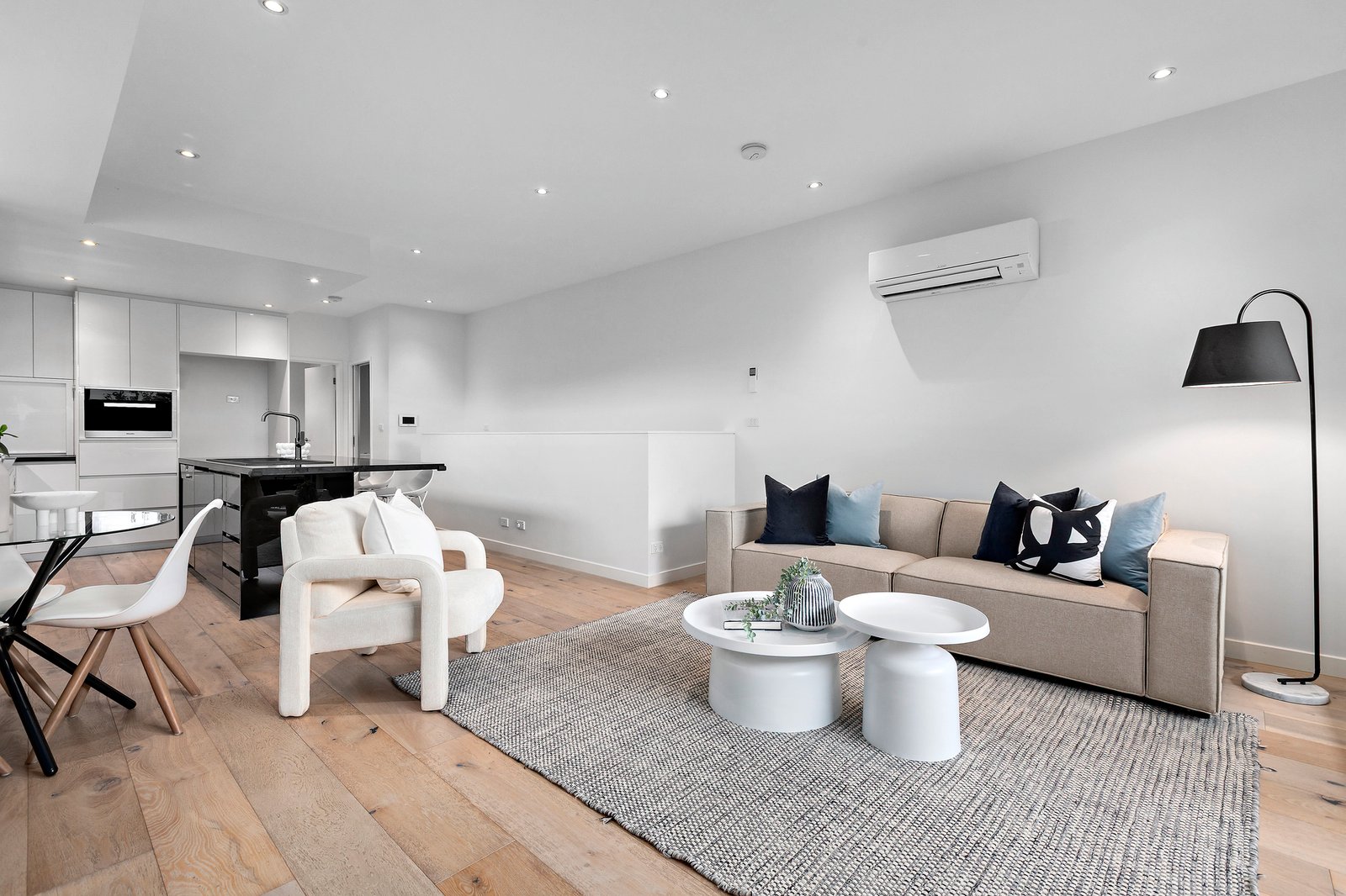 Gallery: 30/170 Beach Road