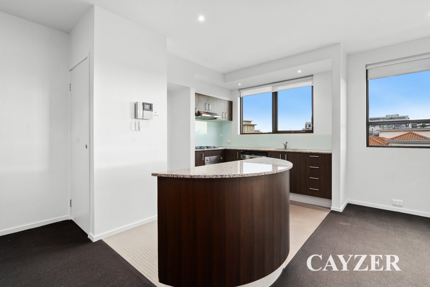 Gallery: 30/174 Esplanade East