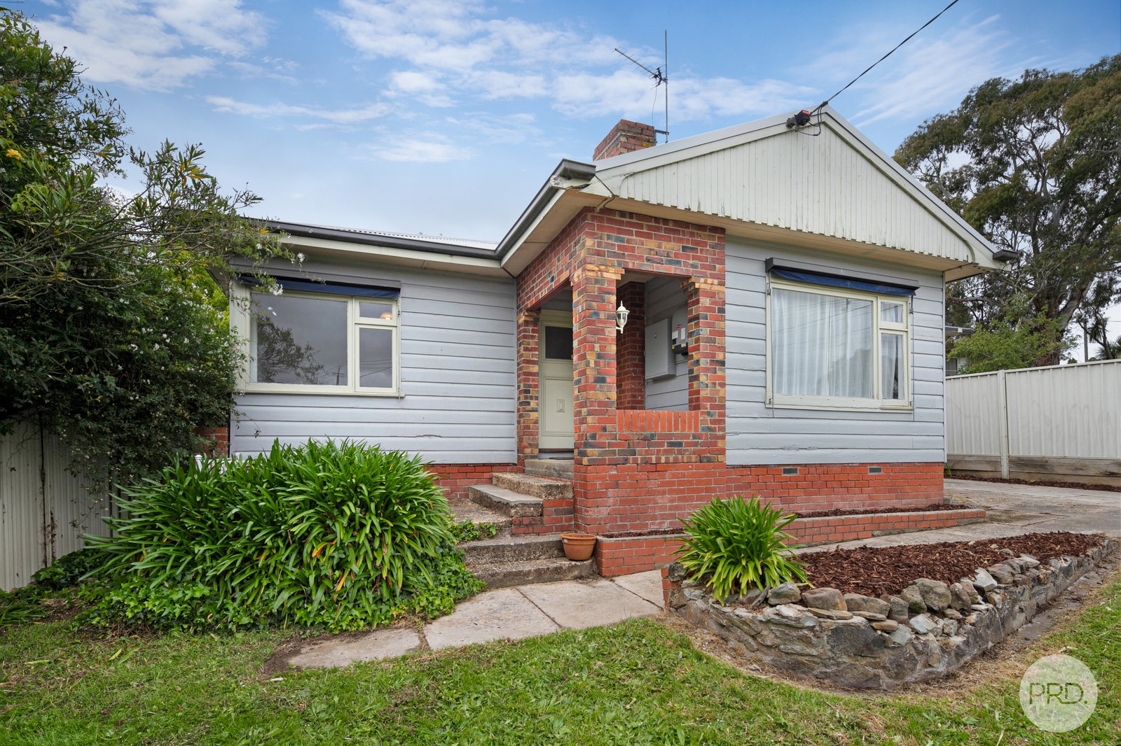 302 Elsworth Street West  MOUNT PLEASANT 1