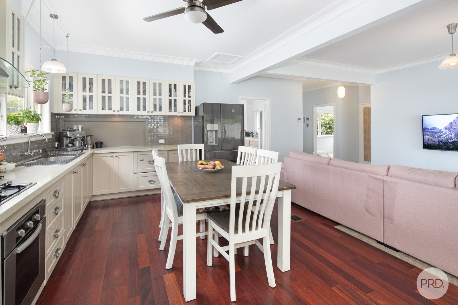 302 Elsworth Street West  MOUNT PLEASANT 3
