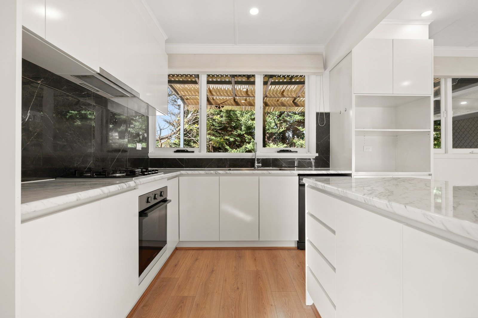 Gallery: 302 High Street Road