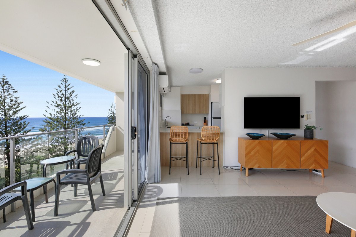 30/202 The Esplanade Burleigh Heads 3