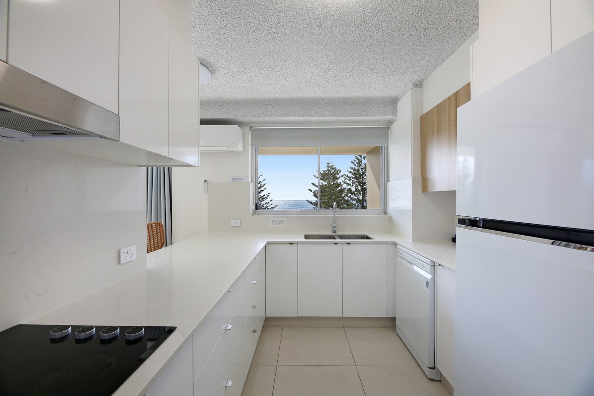 30/202 The Esplanade Burleigh Heads 11