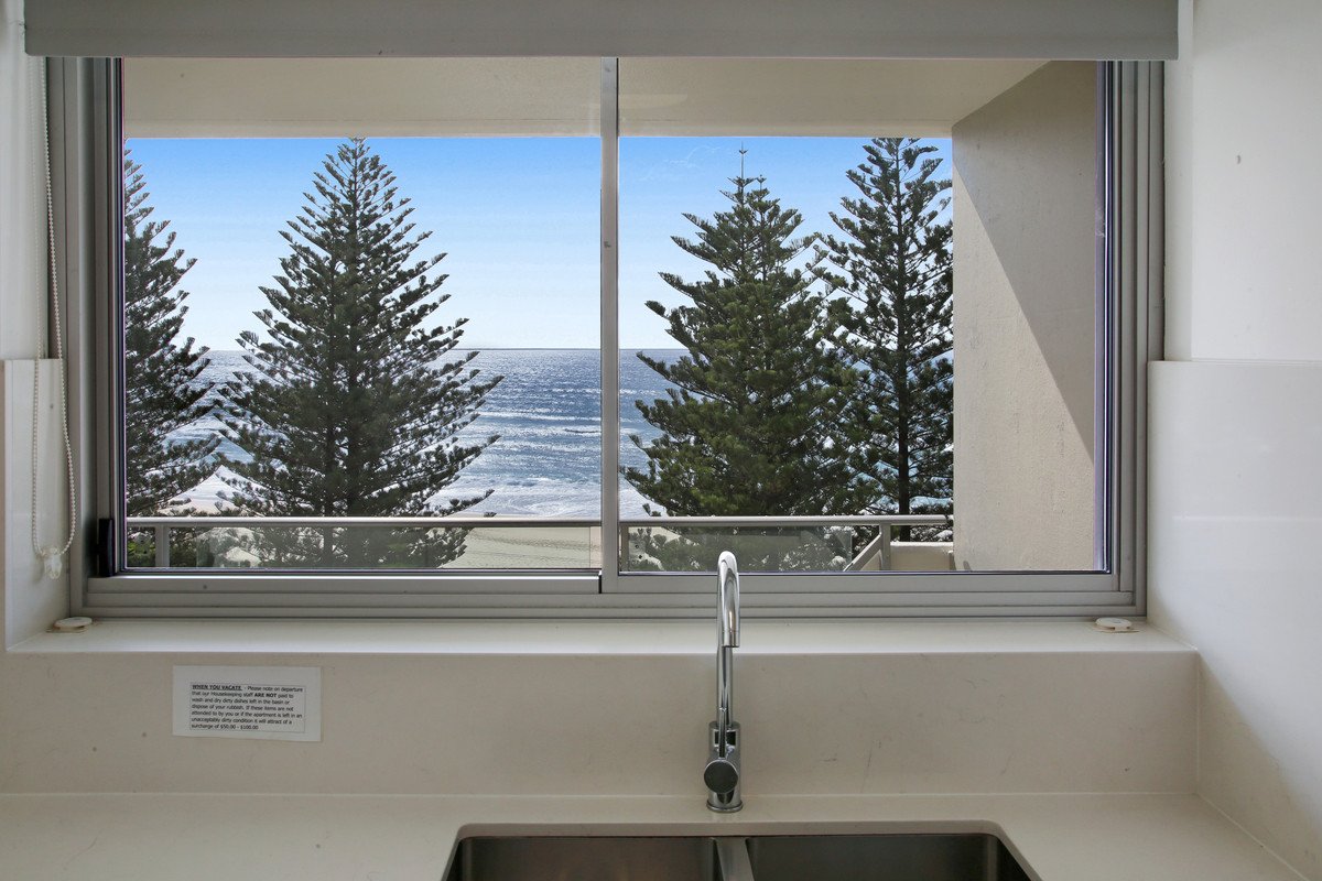 30/202 The Esplanade Burleigh Heads 12