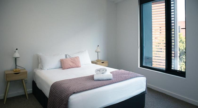 Gallery: 302/100 Western Beach Road