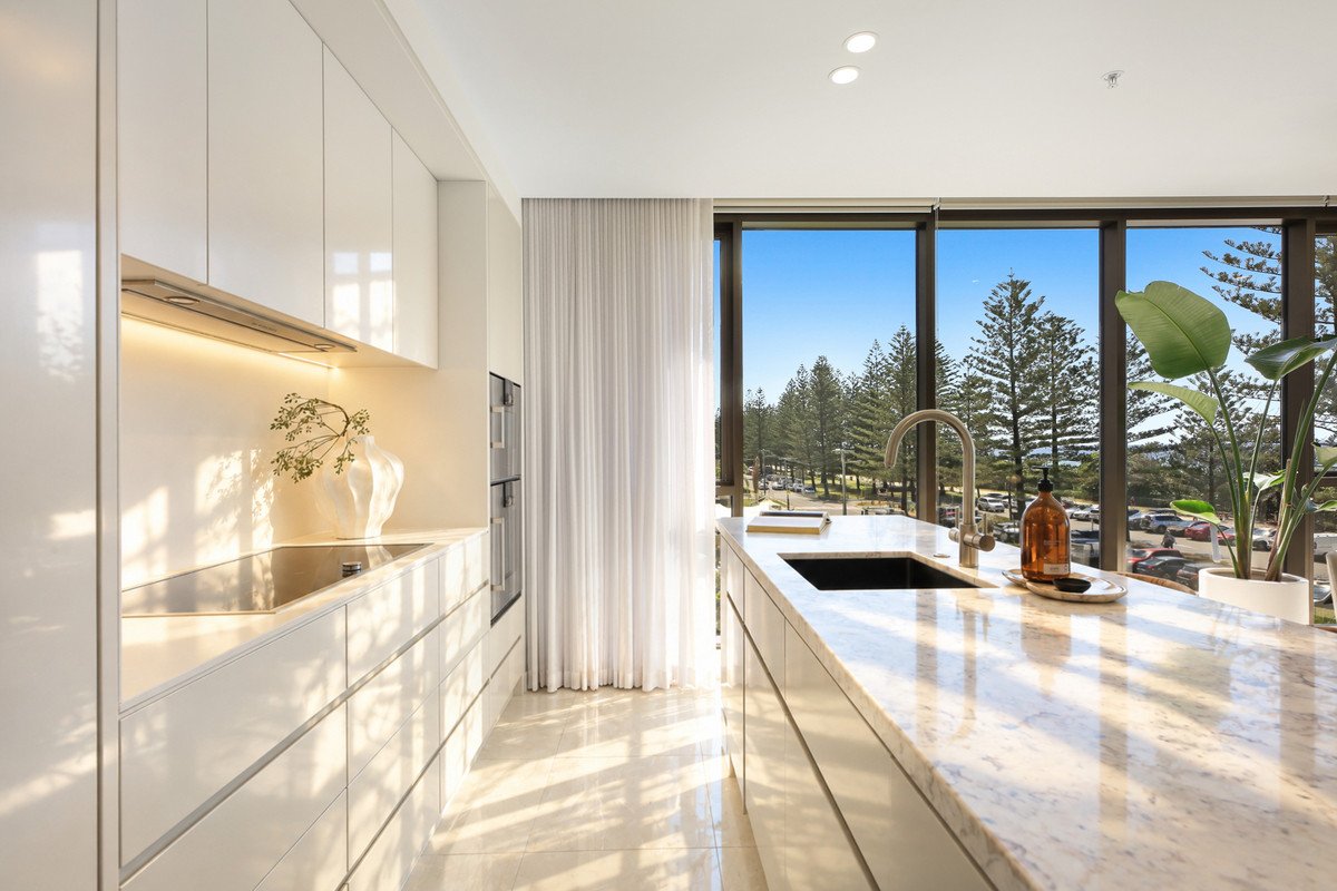302/112 The Esplanade Burleigh Heads 7