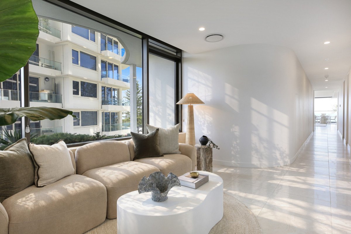 302/112 The Esplanade Burleigh Heads 10