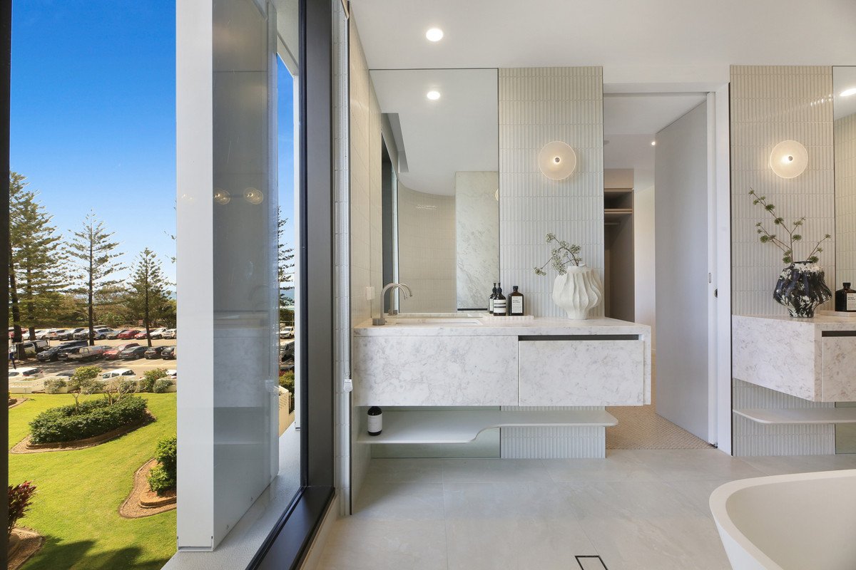 302/112 The Esplanade Burleigh Heads 23