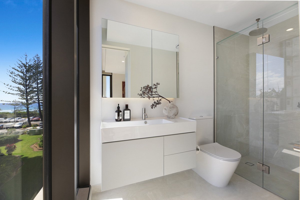 302/112 The Esplanade Burleigh Heads 27