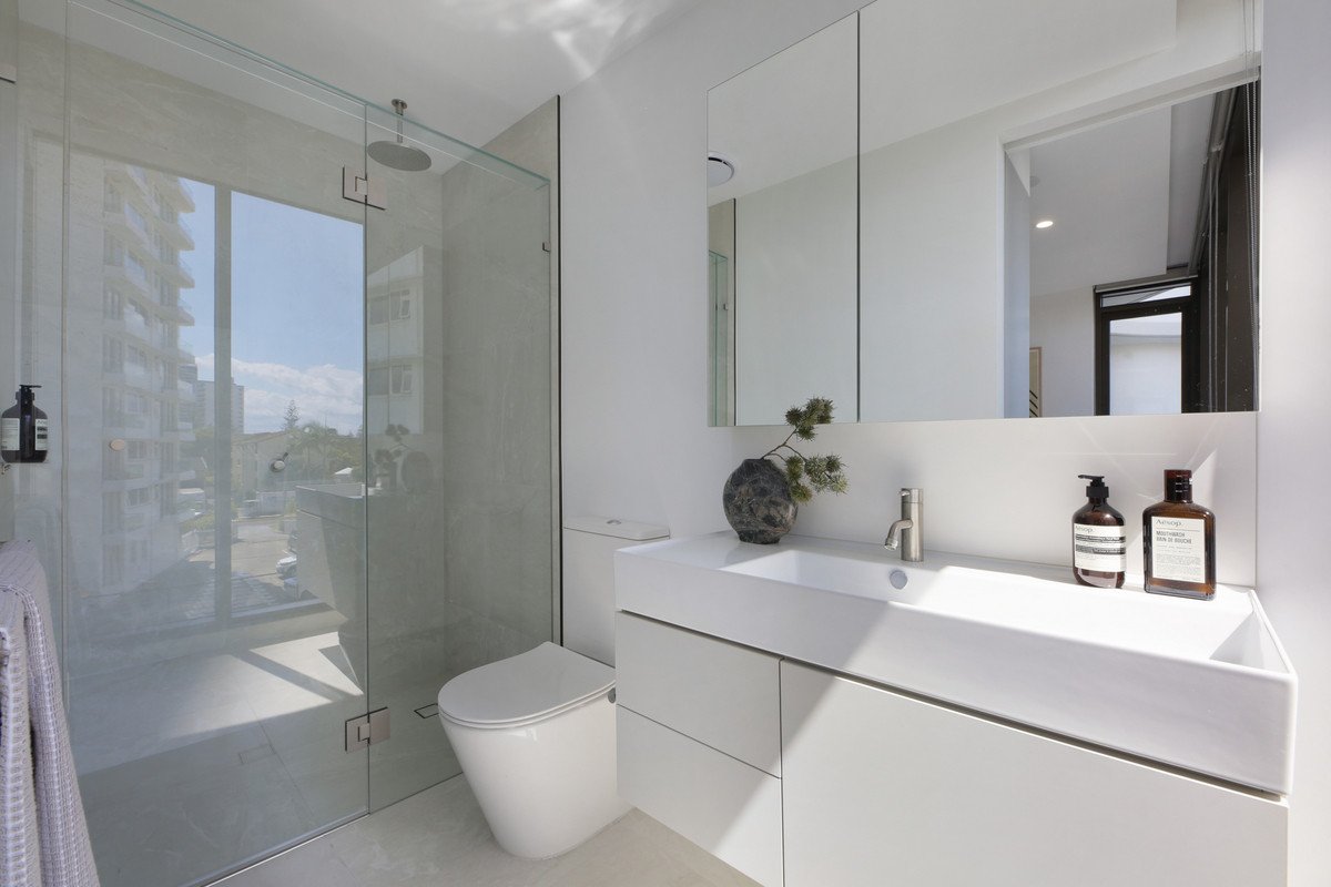 302/112 The Esplanade Burleigh Heads 29