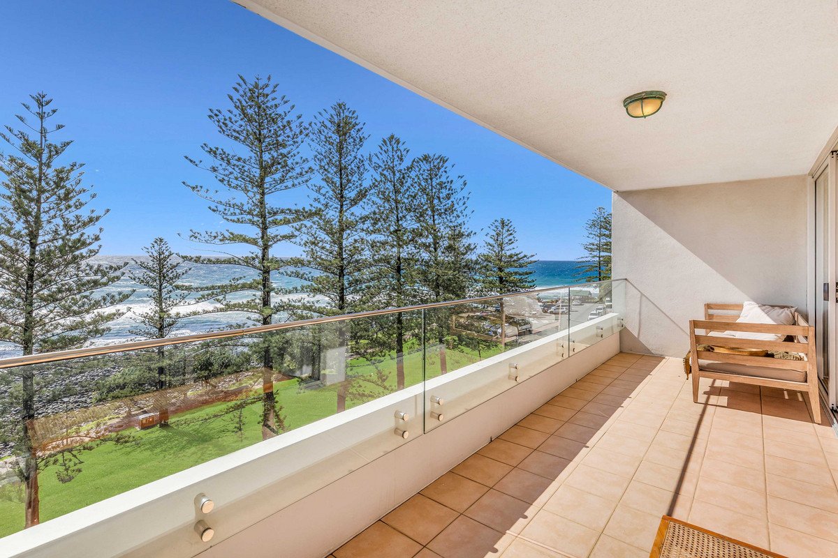 30/22 Goodwin Terrace Burleigh Heads 2
