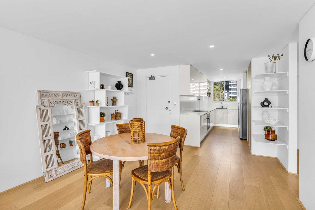30/22 Goodwin Terrace Burleigh Heads 4