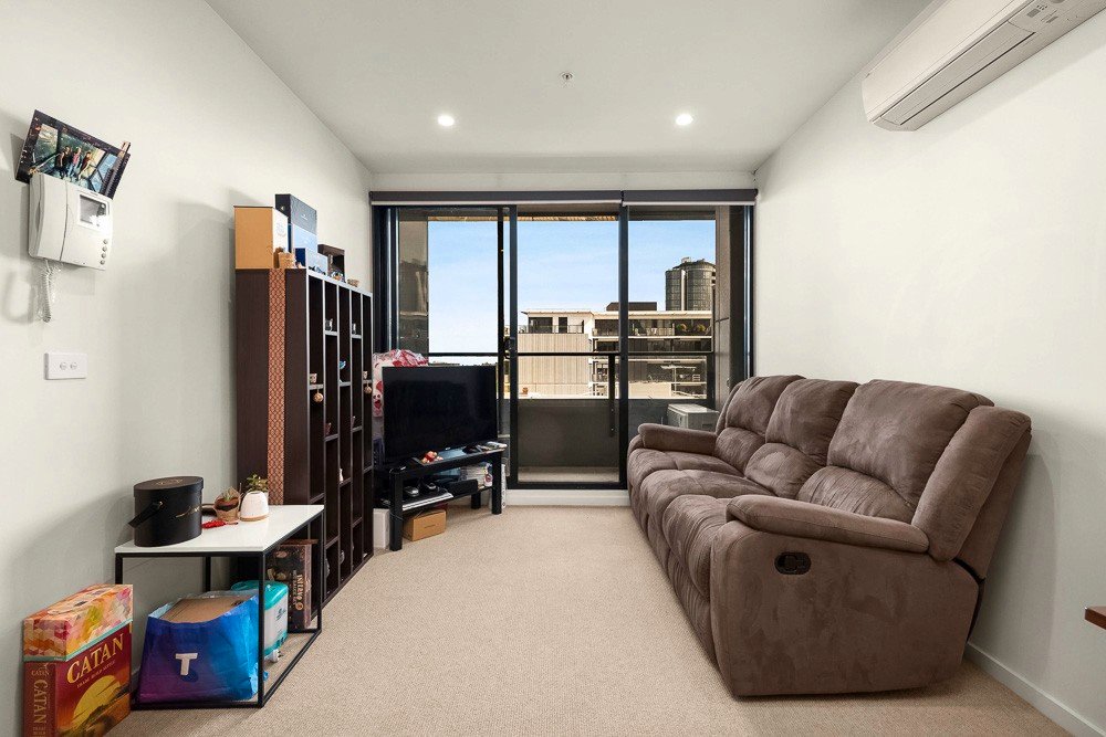 Gallery: 302/2A Clarence Street