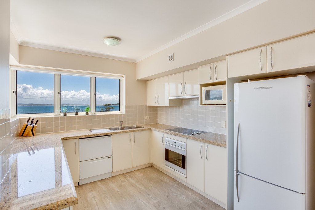 302/2a Messines Street SHOAL BAY 6
