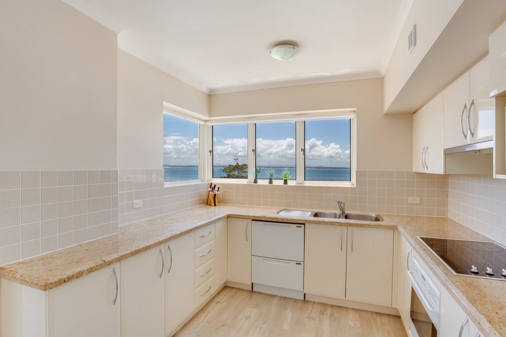 302/2a Messines Street SHOAL BAY 13
