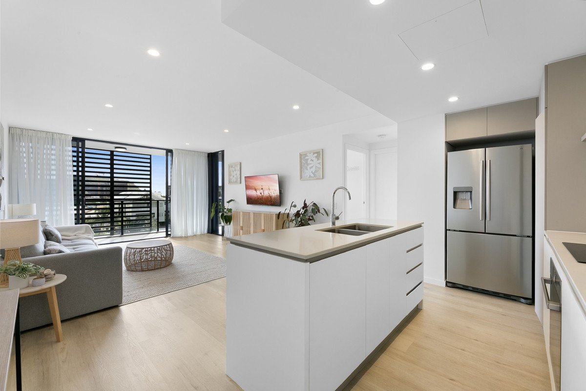 302/3-7 Twenty Fourth Avenue Palm Beach 5