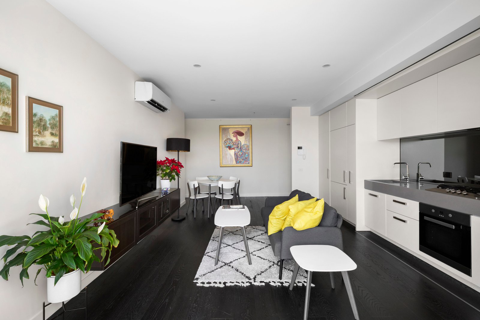 302/317 New Street, Brighton, 3186