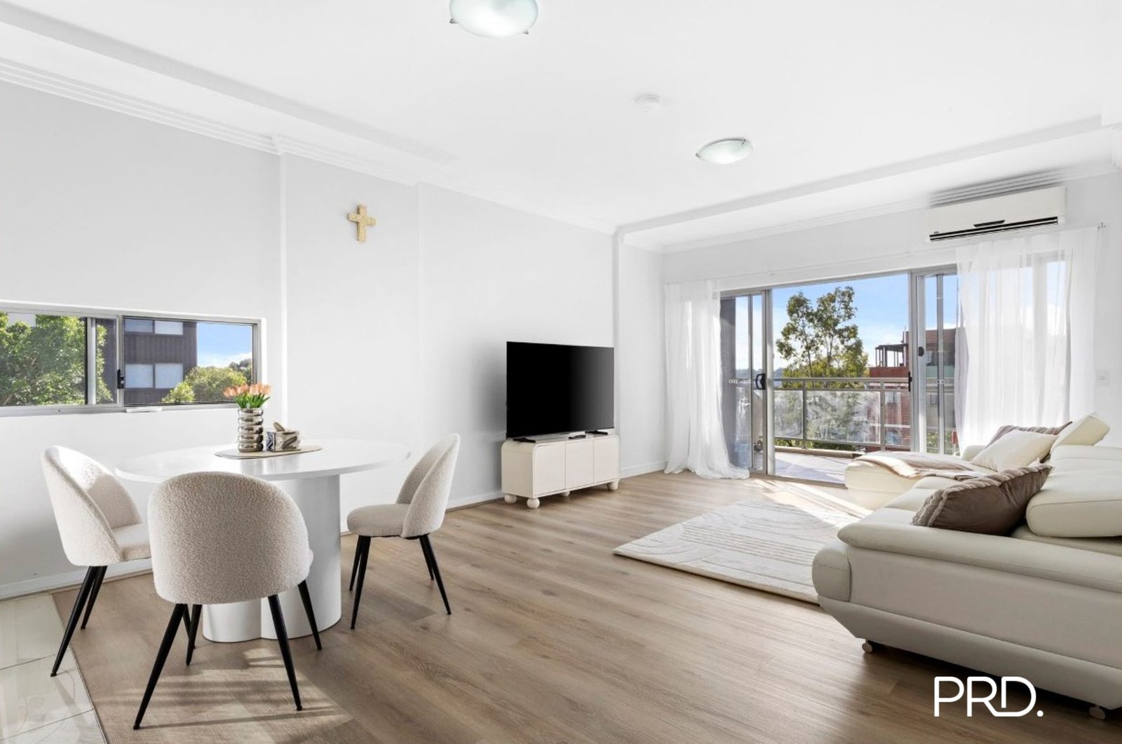 30/24 Lachlan Street LIVERPOOL 3