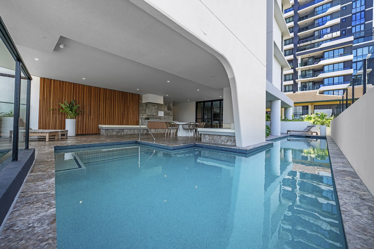 302/6 Second Avenue Burleigh Heads 3