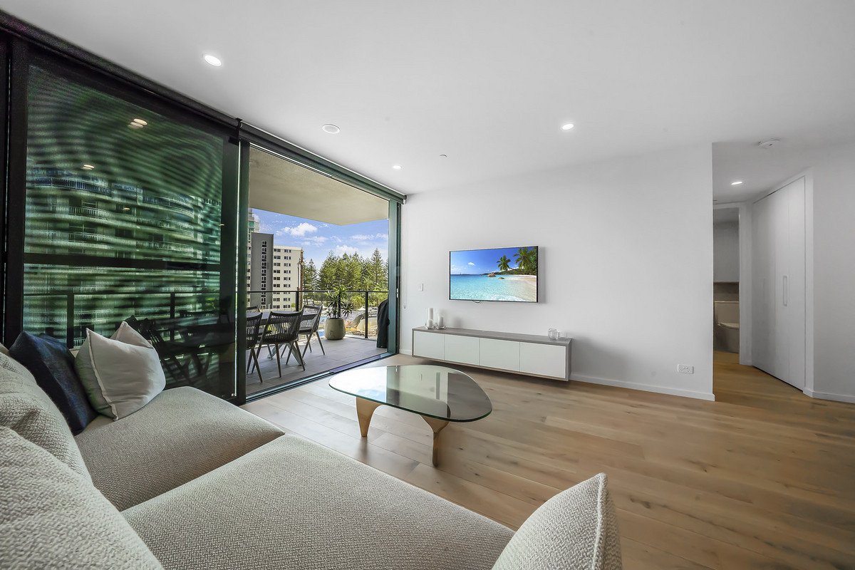 302/6 Second Avenue Burleigh Heads 4