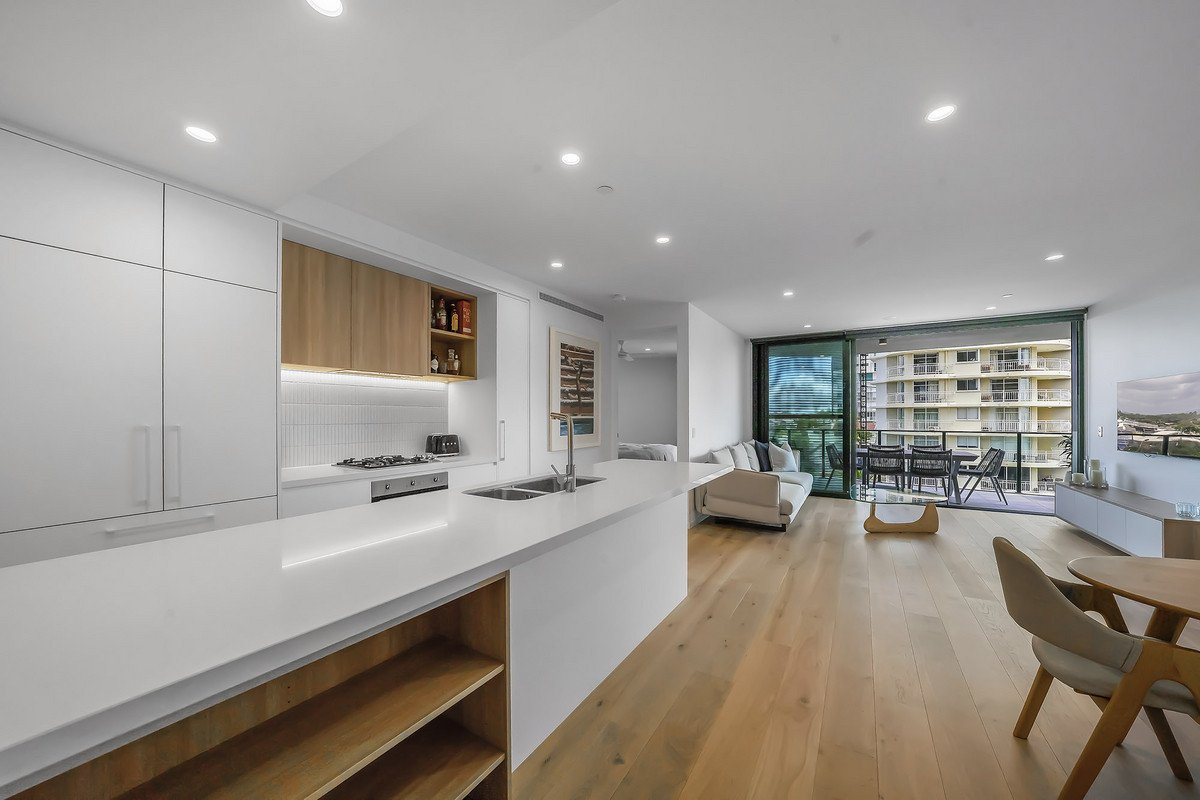 302/6 Second Avenue Burleigh Heads 6