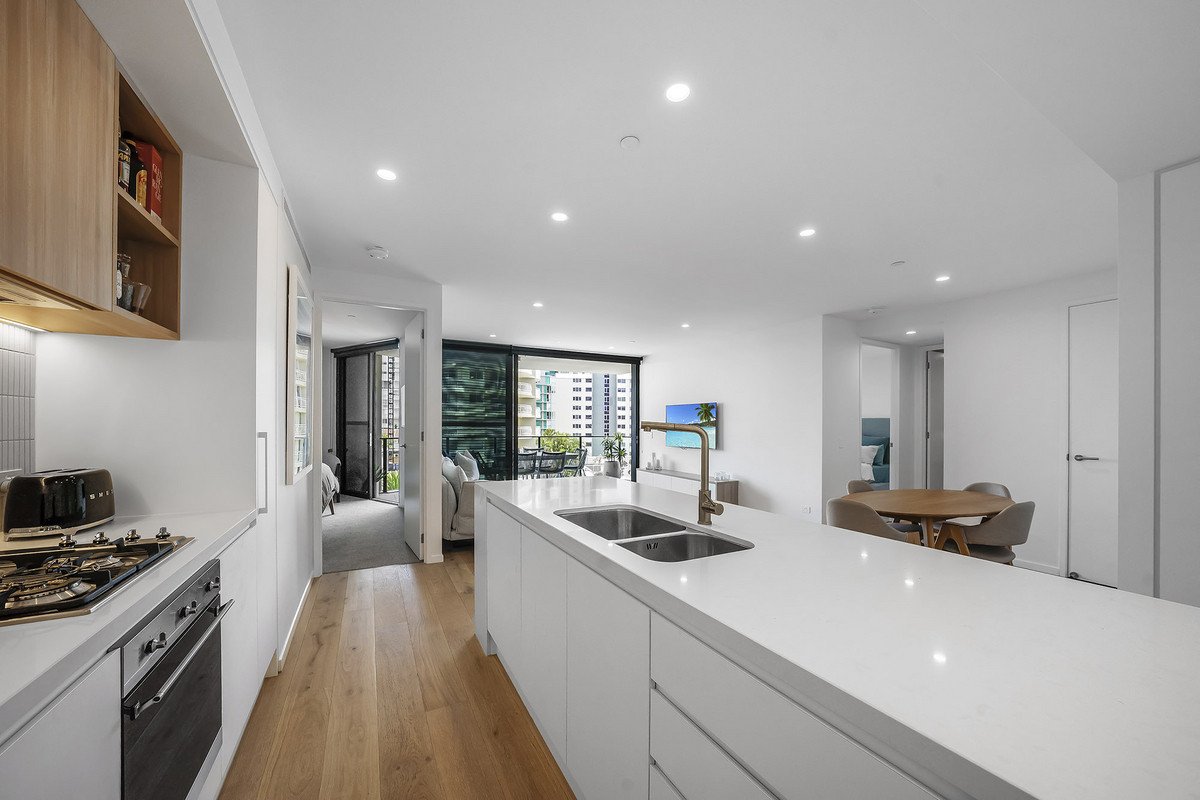 302/6 Second Avenue Burleigh Heads 5